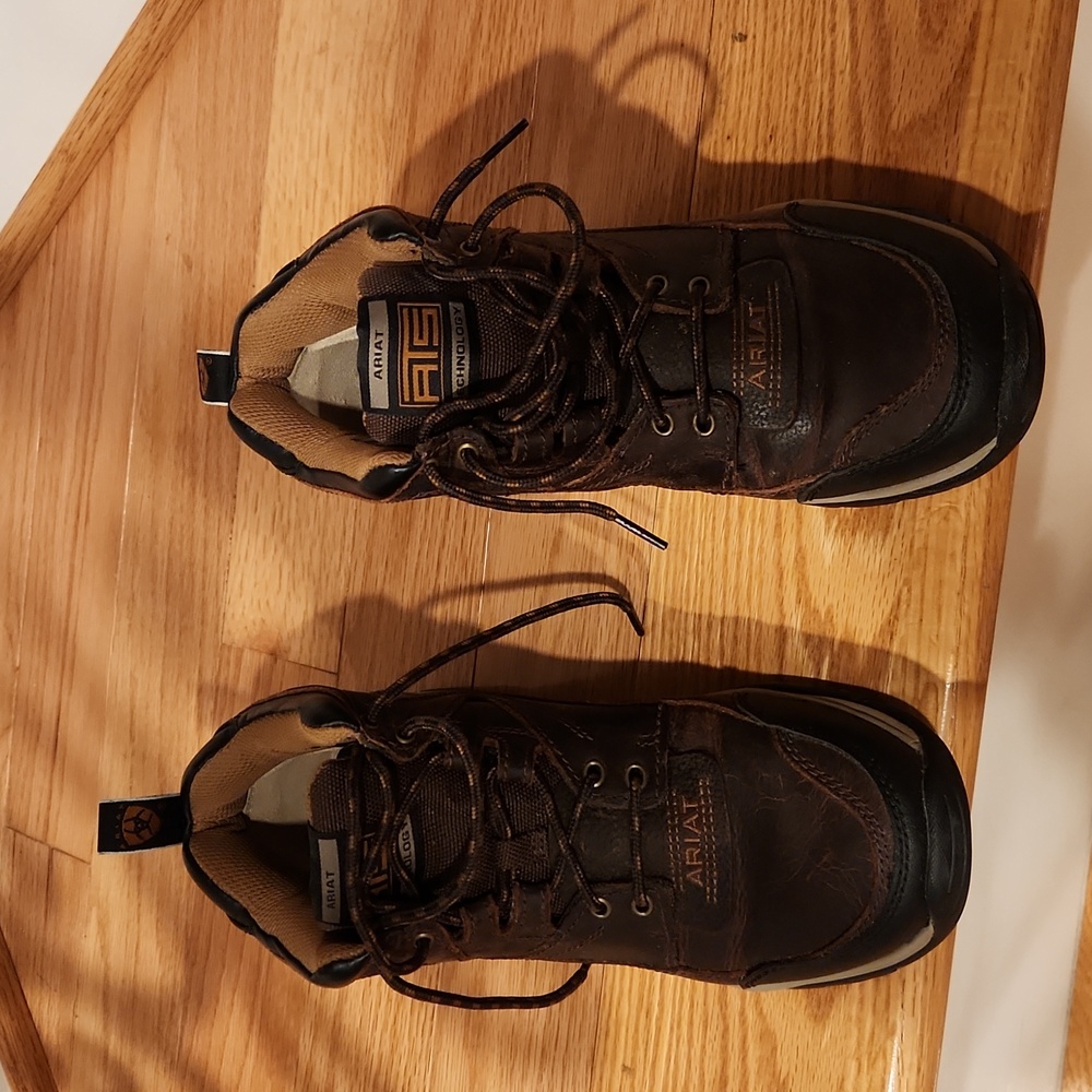 Mens brown Ariat utility boots